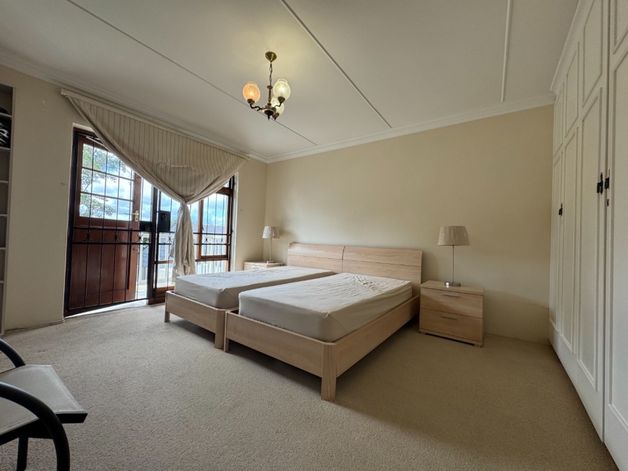  Bedroom Property for Sale in Signal Hill Western Cape